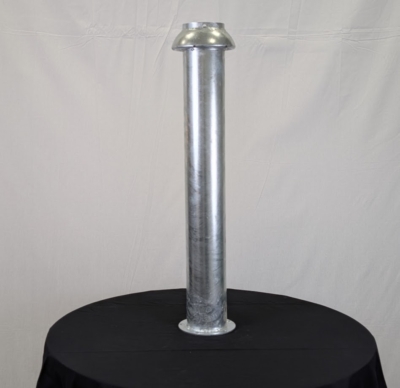 Hopsamlingsrör på svart bord framför en vit duk