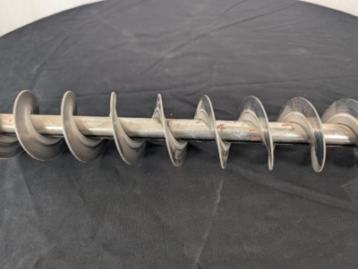 50 centimeter spiral på svart bord.