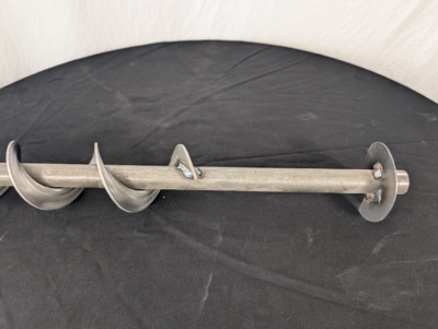 3 meter spiral på svart bord.